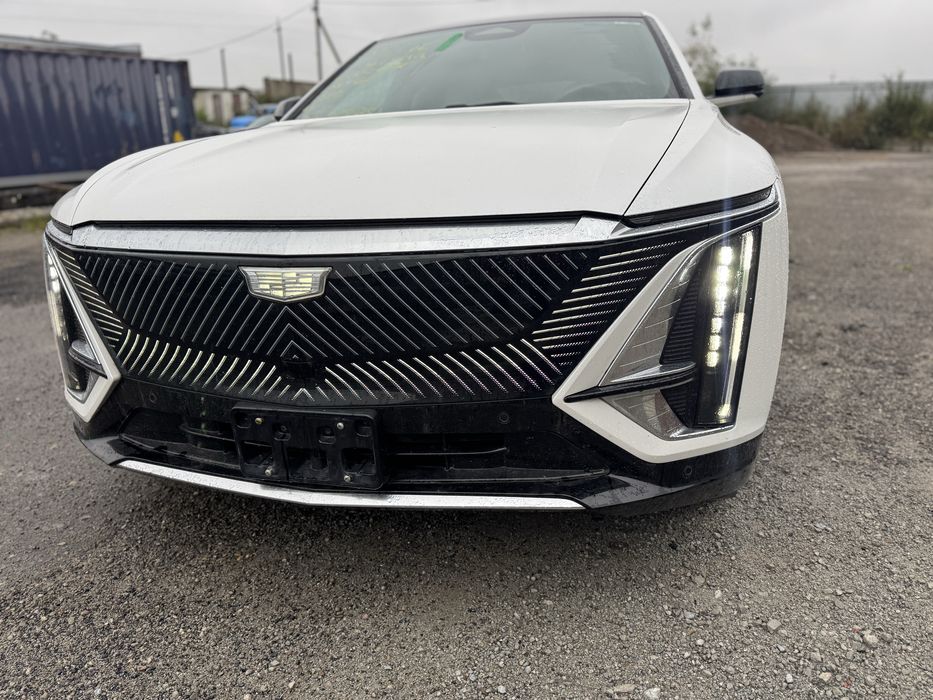 Продам бампер Cadillac Lyriq TECH