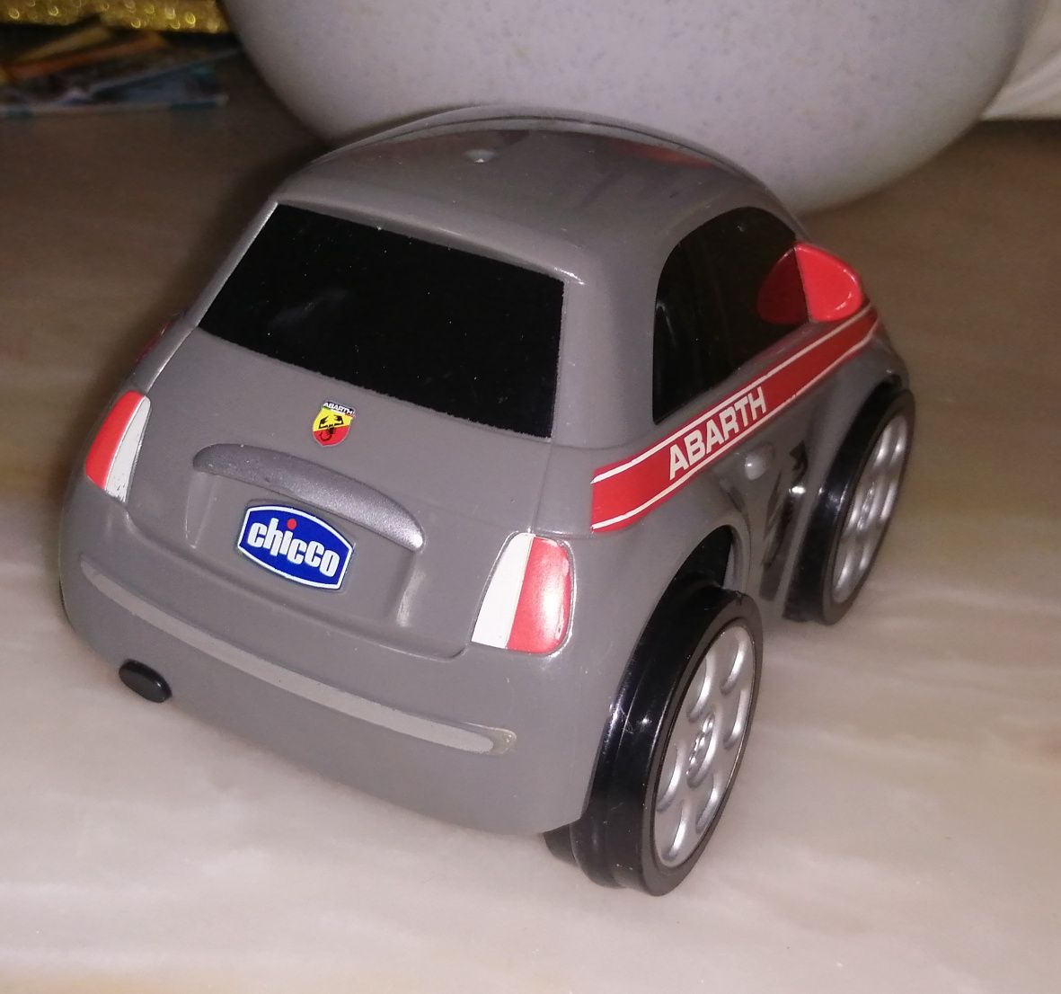 Carro da Chicco a pilhas