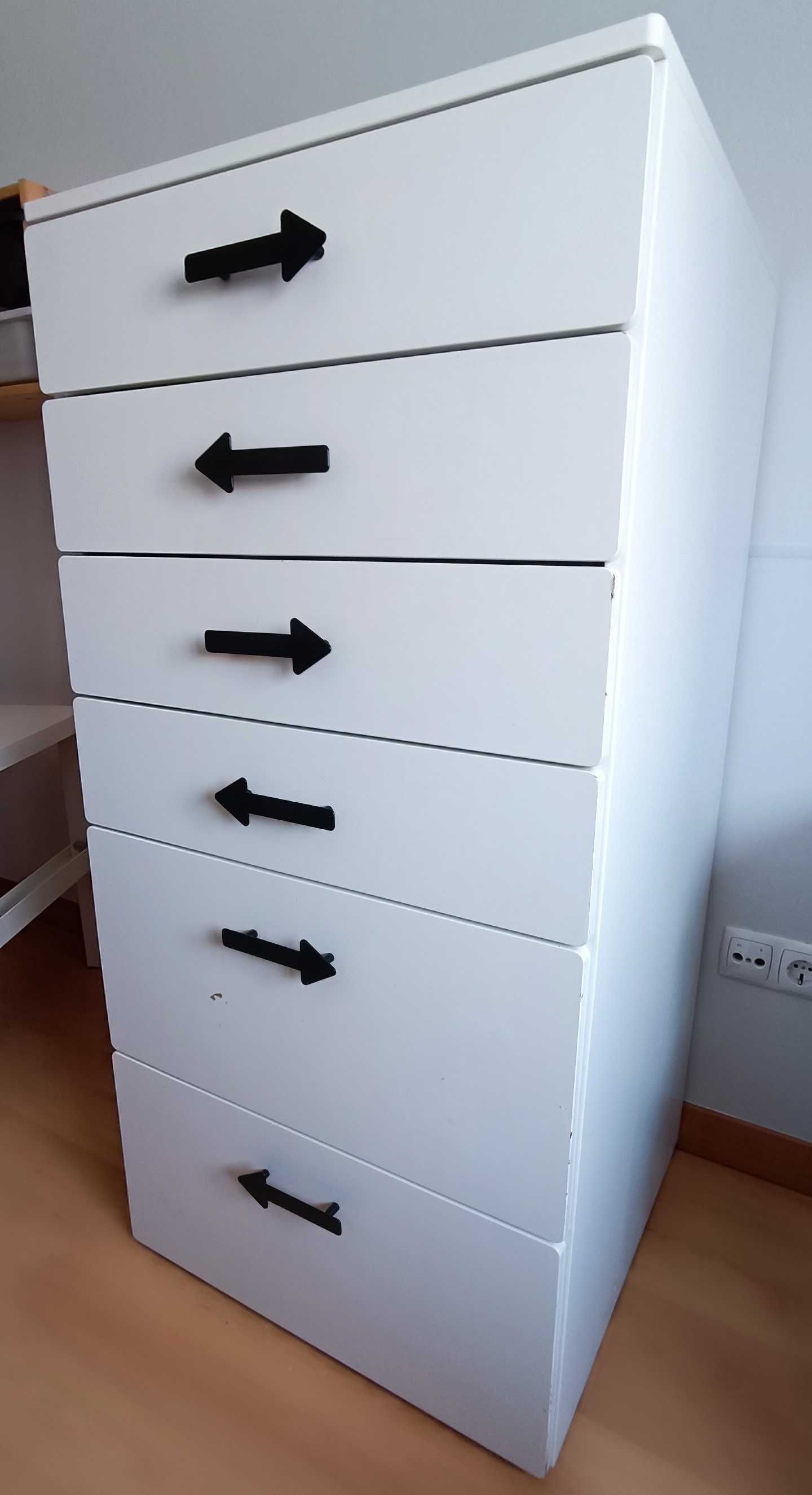 2 Estantes brancas, para quarto de criança (IKEA SMÅSTAD / PLATSA)