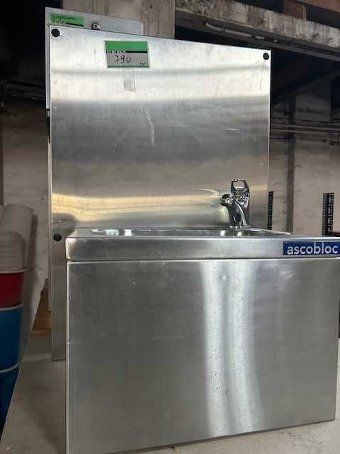 Umywalka z panelem z baterią ze stali nierdzewnej