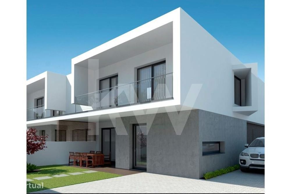 Moradia Geminada T4 em Corroios