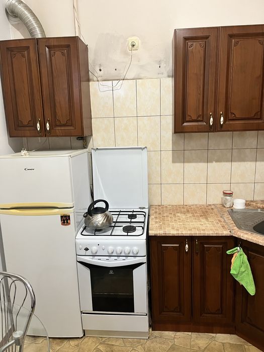 Кухонна стінка велика з плити