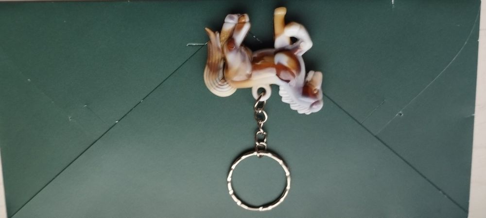 Брелок лошадь на удачу в новом году