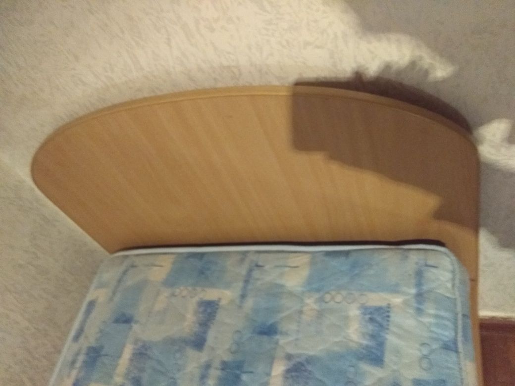 Продам кровать с матрасом