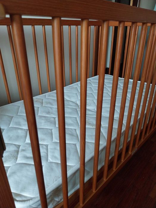 Cama de Grades com Colchão Usados