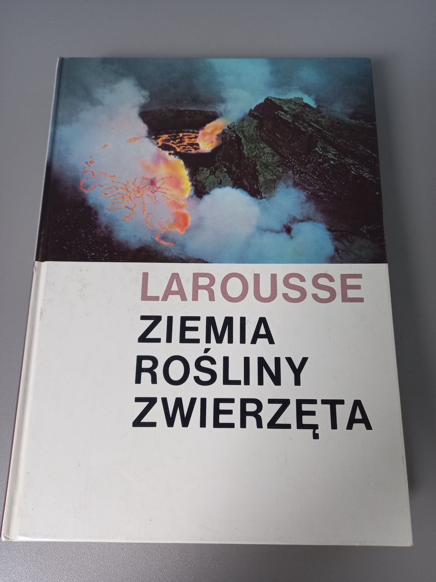 Larousse "Ziemia rośliny zwierzęta"