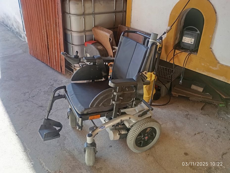 Cadeira elétrica Invacare com bateria nova e joystick