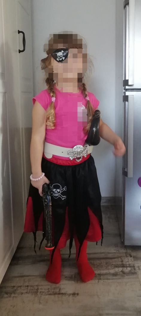 Strój, przebranie i akcesoria piratki.