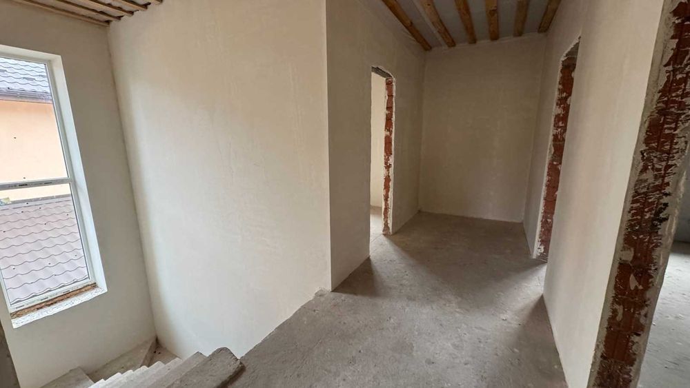 Великий будинок з терасою, ділянкою. єОселя, постанова, сертифікат