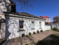 Квартира на землі, Частина будинку по Хрещатику