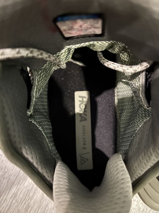 Hoka Gore tex в гарному стані зручні не промокають .
