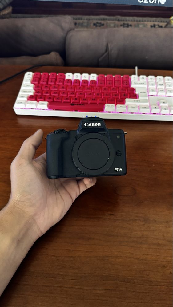 CANON M50 Mark II + Viltrox 33mm f1.4 + Canon 15-45mm