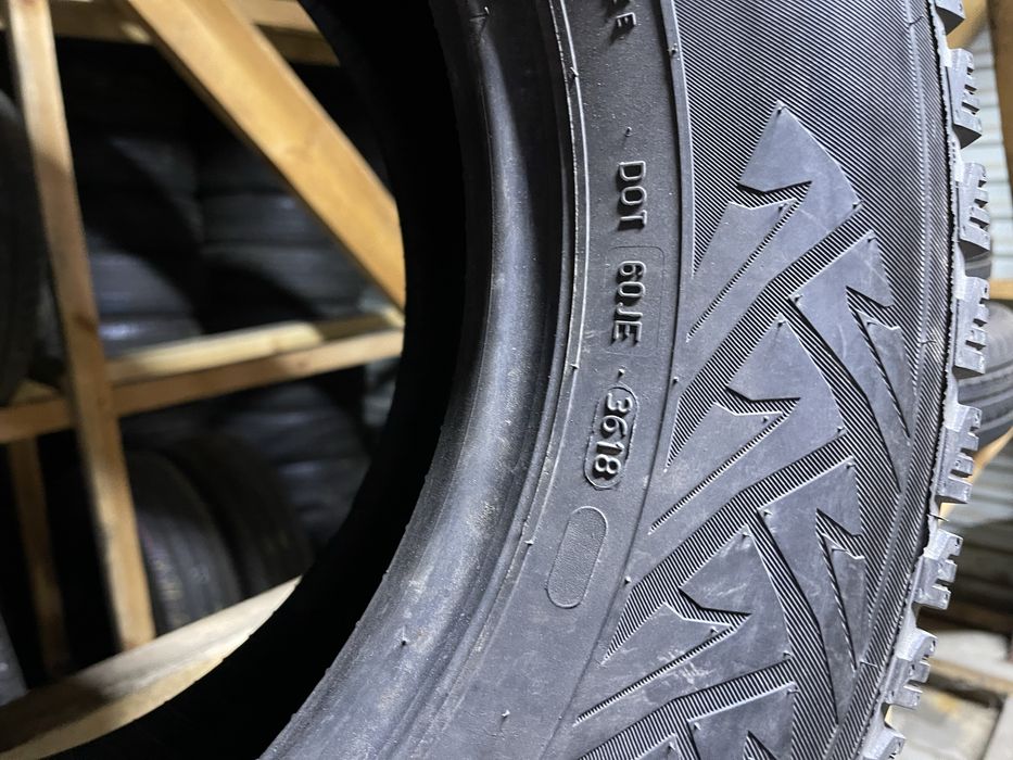 Шини зима як нові 235/65R16c NOKIAN Hakkapeliitta C3 2шт 121 нагрузка