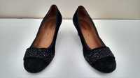 Продам замшевые женские туфли "Gabor" (размер 36,5)