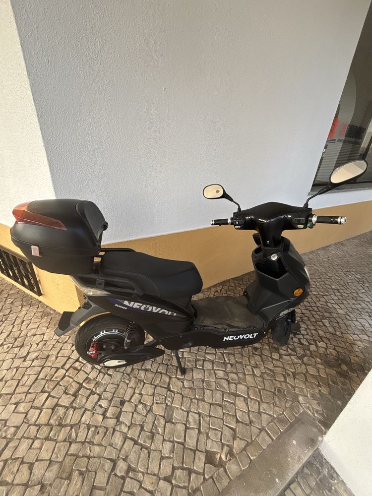 scooter elétrica