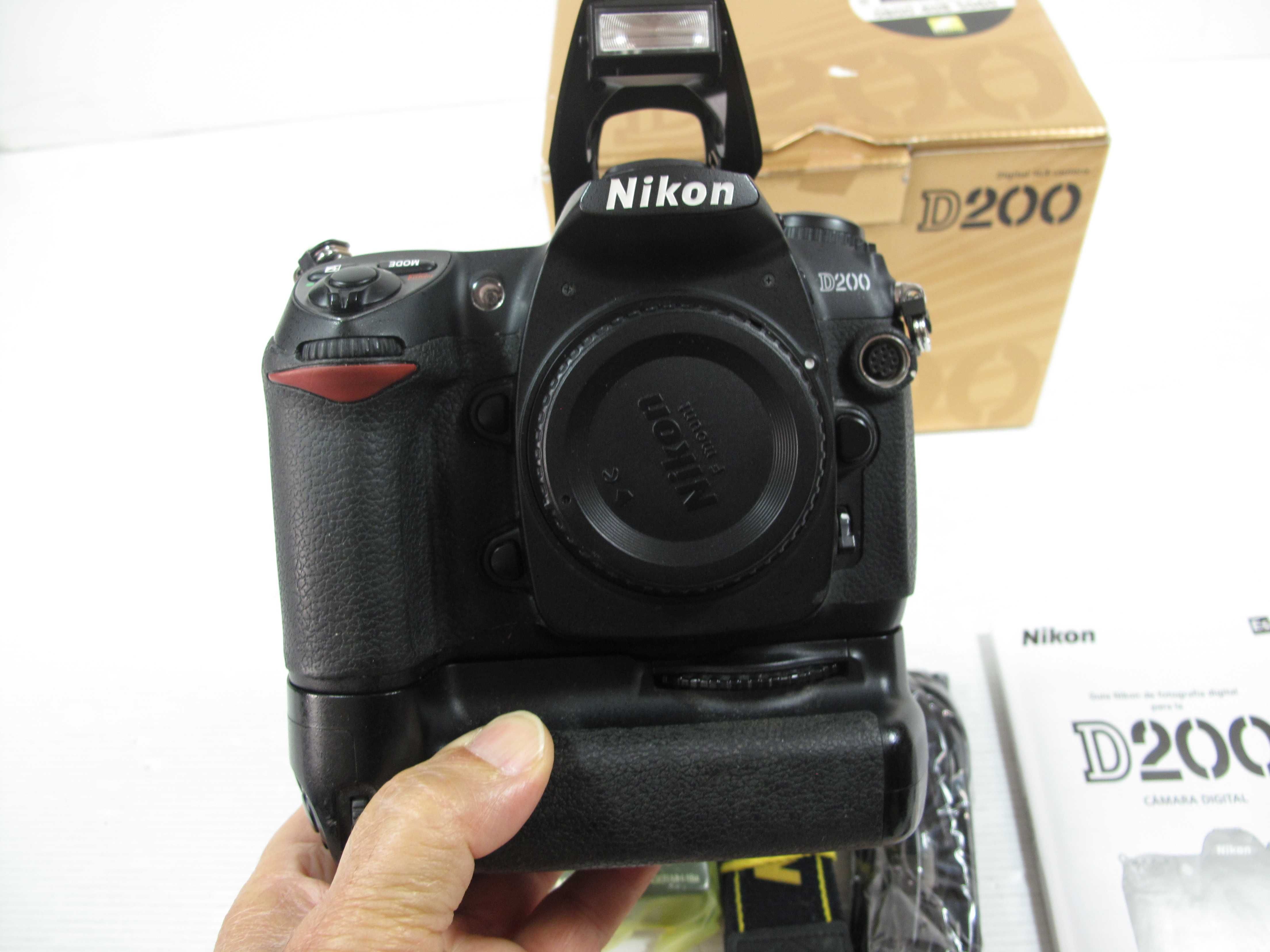 Nikon D200+ Punho + 2 Bat. com ou sem lente- na Caixa Bom estado geral