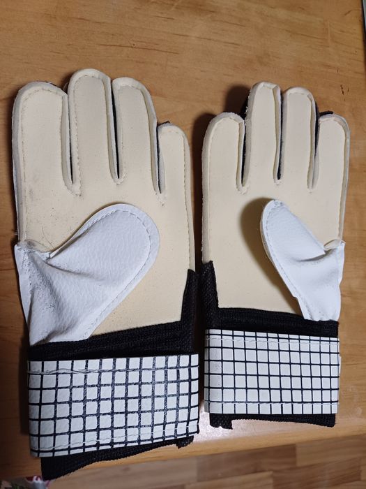 Футбольные перчатки Manchester United.  Детские футбольные перчатки.