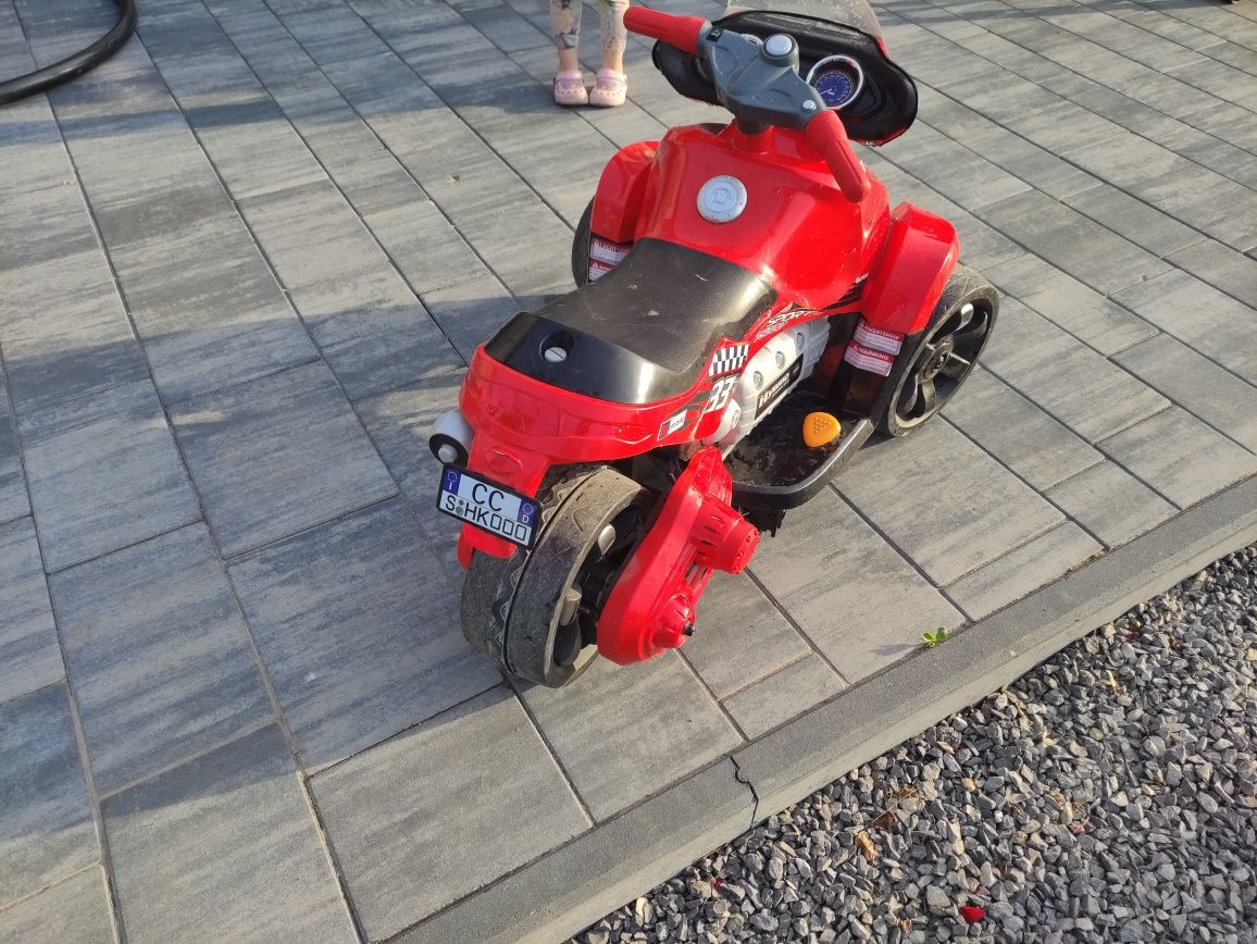 Motorek dziecięcy na akumulator.