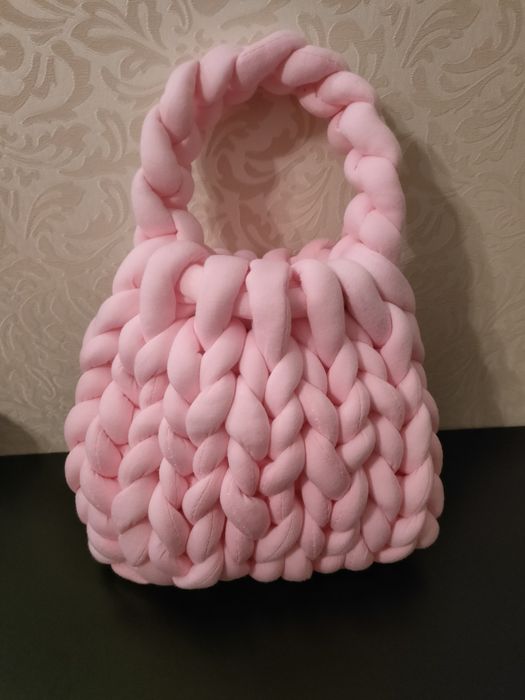 В'язана сумка з товстої пряжі