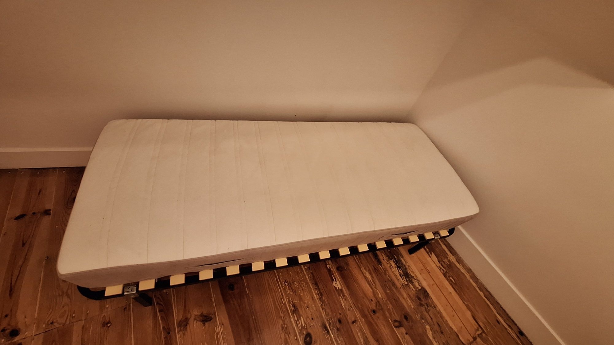 2 Estrados e 4 Colchões - IKEA