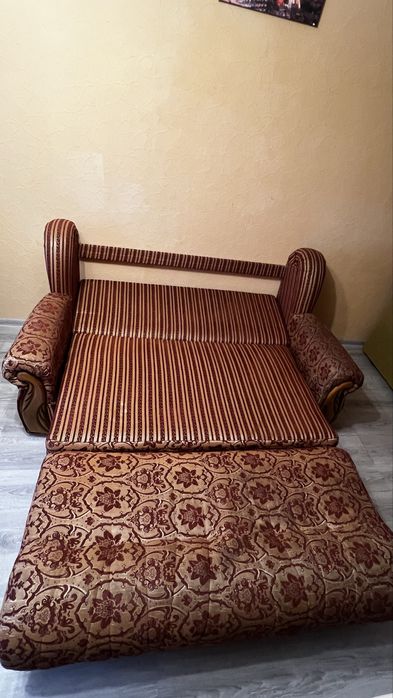 Продам диван в хорошем состоянии.