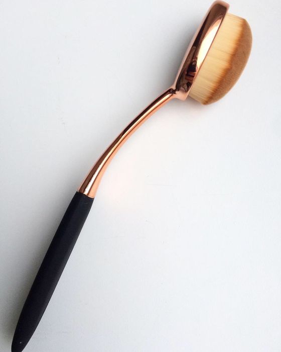 Кисть для макияжа