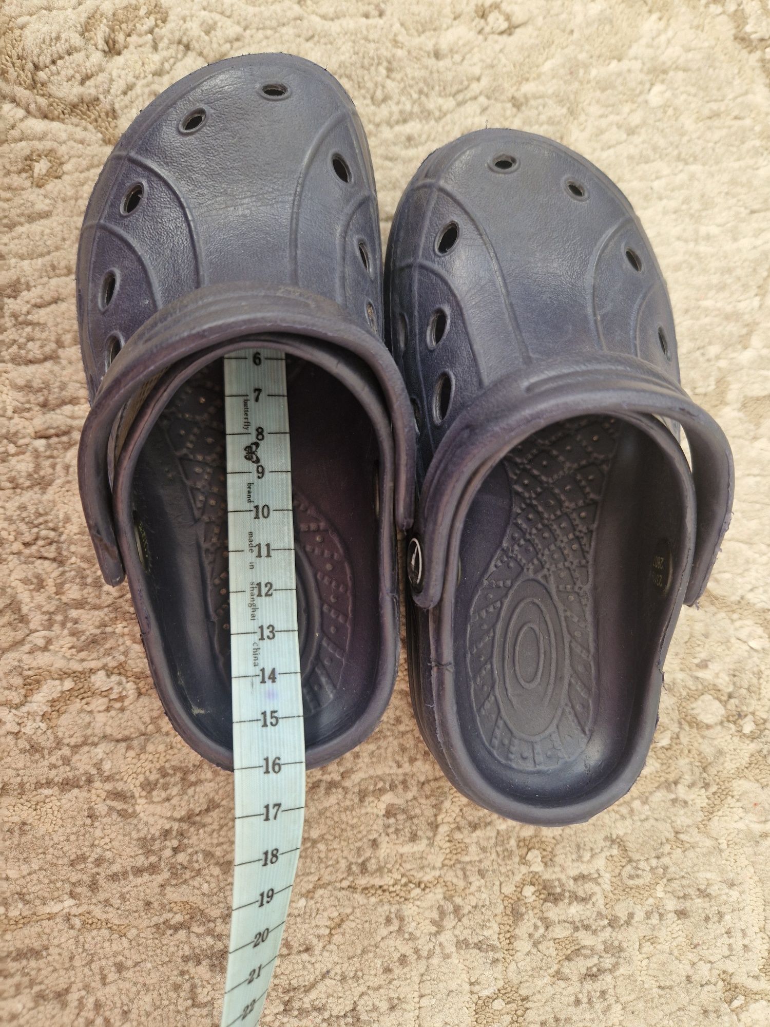 Crocsy granatowe 25