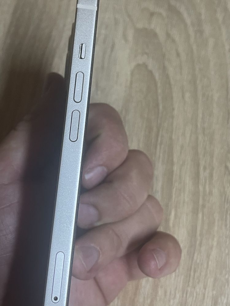 iPhone 13 rsim білий