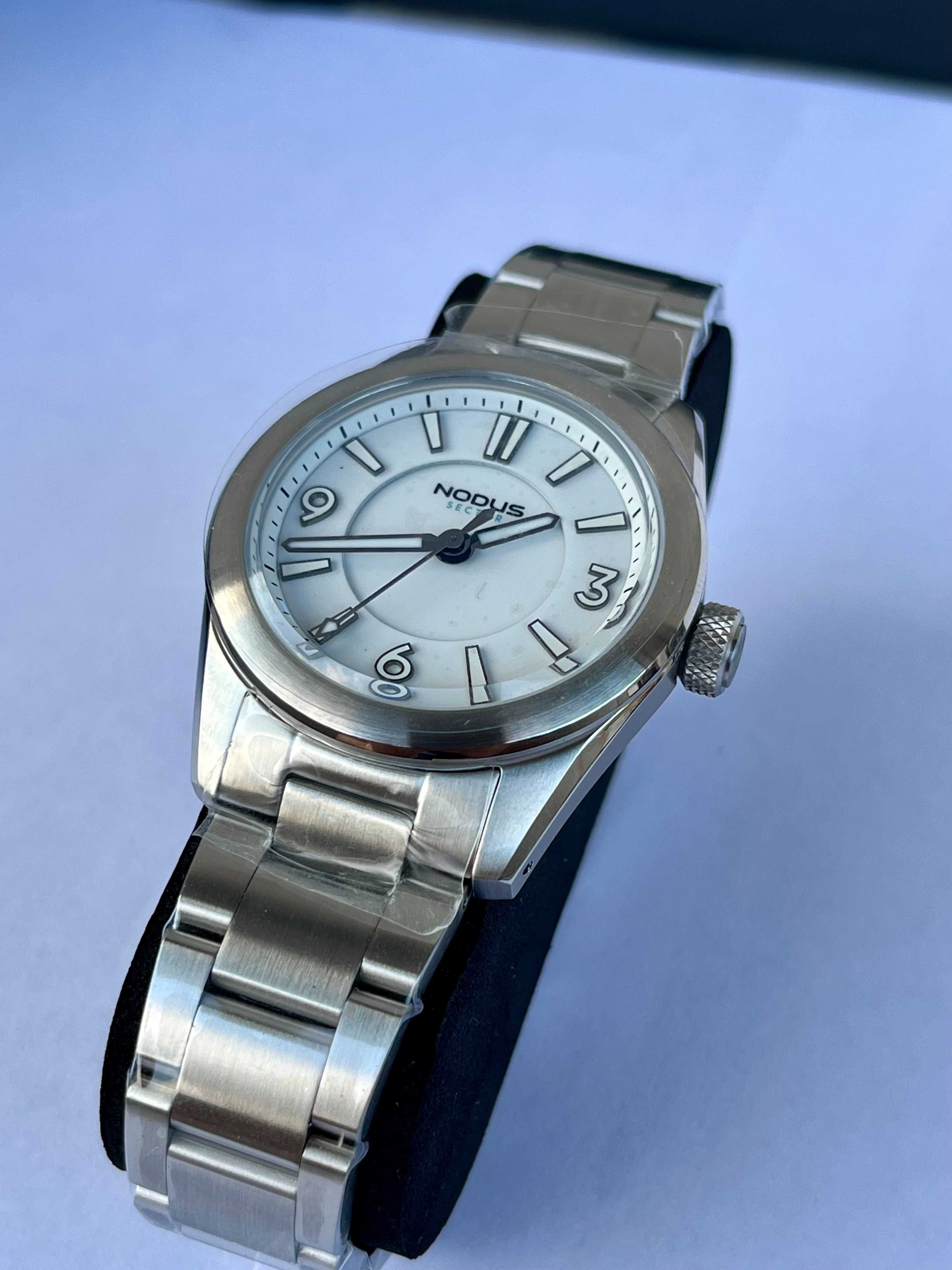 Nowy zegarek Nodus Sector Sport II w kolorze Frost (bialy)