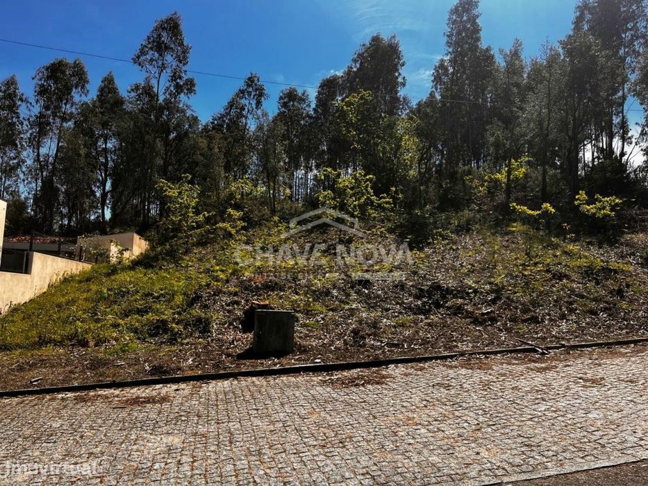 Lote de Terreno com 446m² p/ Construção Moradia Isolada em Pedroso