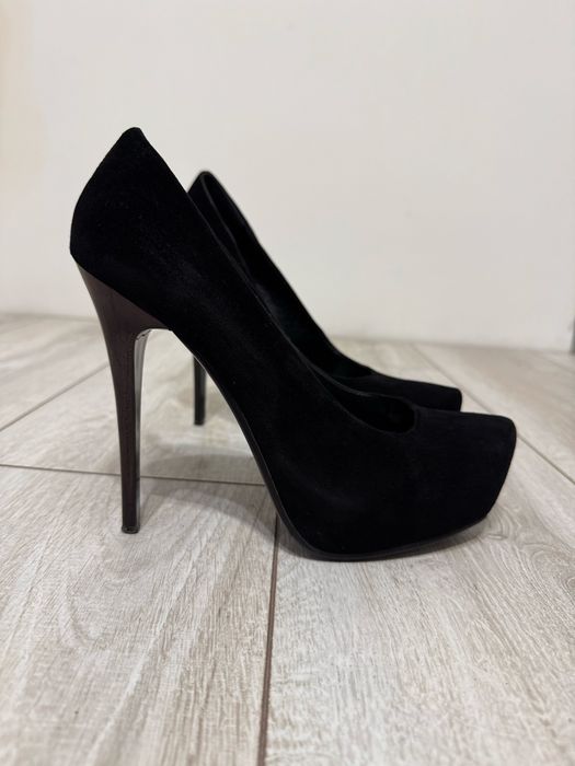 Туфлі жіночі замшеві 38 розмір 12 см каблук