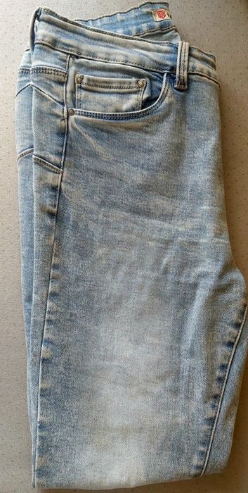 Jeansy damskie jasne
