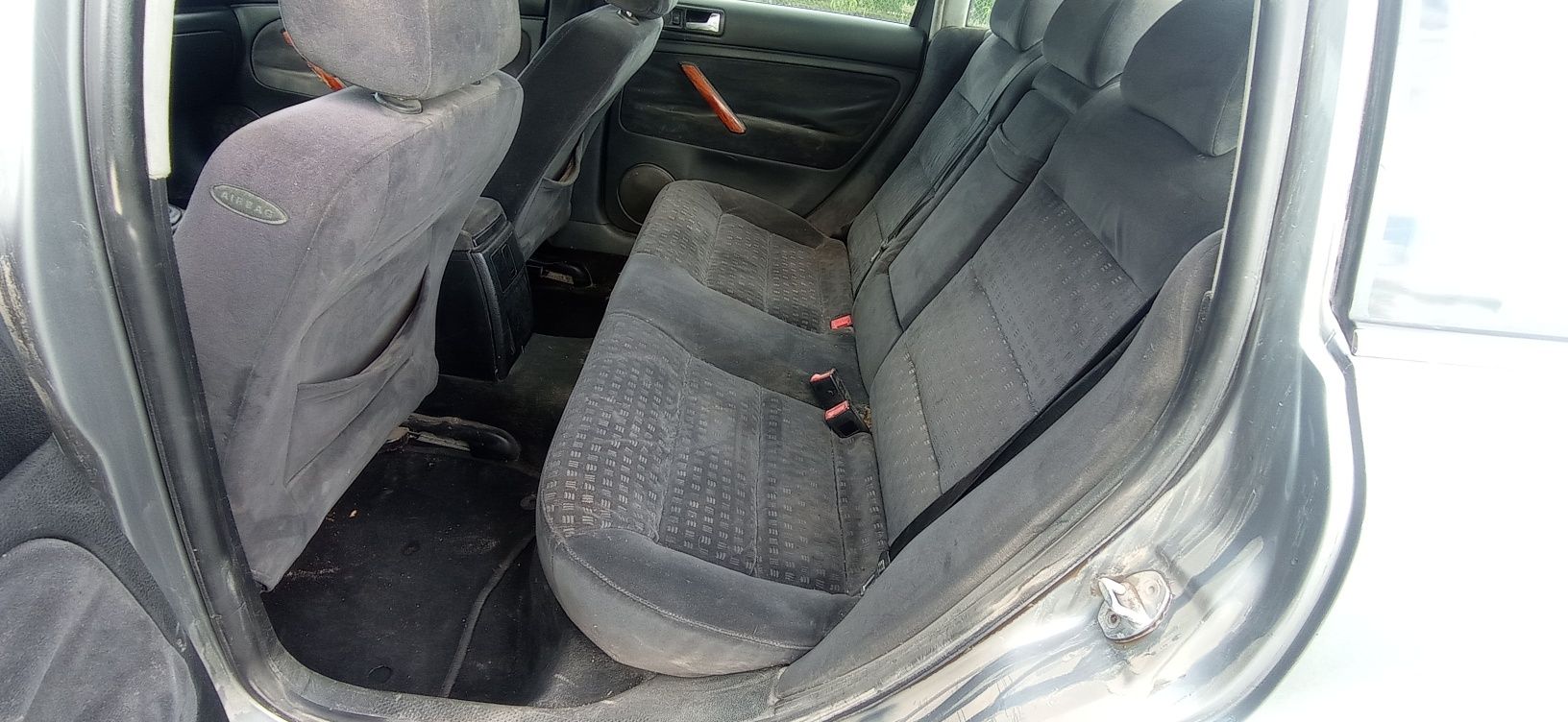 Volkswagen Passat sedan 1.9 TDI ! długie opłaty ! hak ! ele szyby !