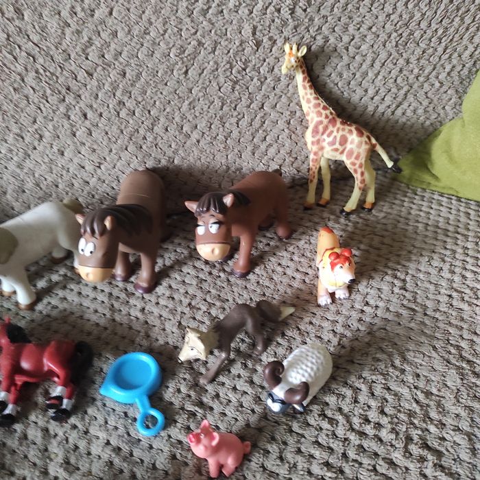 Wesoła farma i inne figurki zwierząt