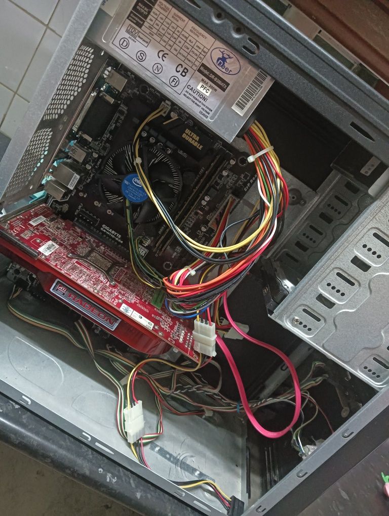 Vendo PC I5,falta  fonte alimentação e memórias ddr4