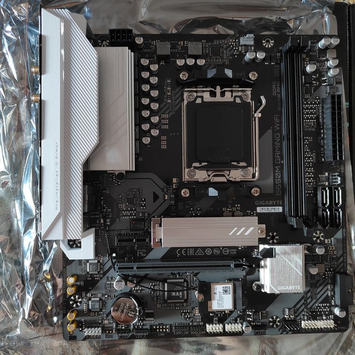 Проц. Ryzen 5 7400F/ мат плата Gigabyte B650m GAMING WIFI
