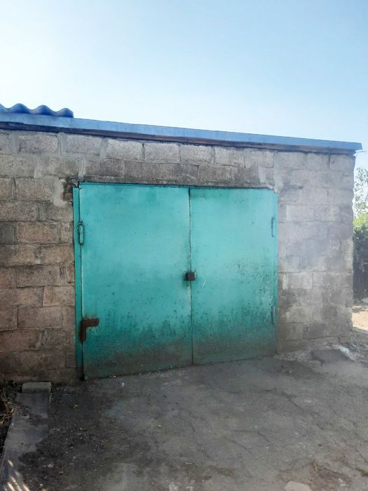 Продаж будинку поряд з містом