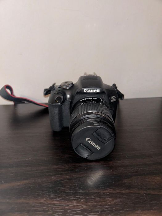 Kit Máquina Fotográfica CANON EOS 2000D