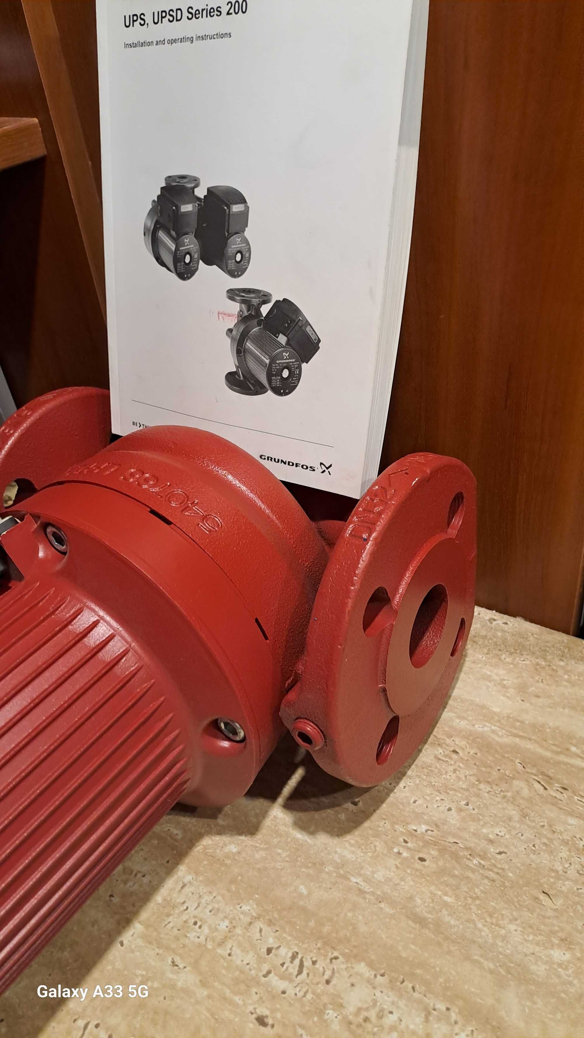 Sprzedam nową pompę obiegową Grundfos UPS 32-30F  z modułem.