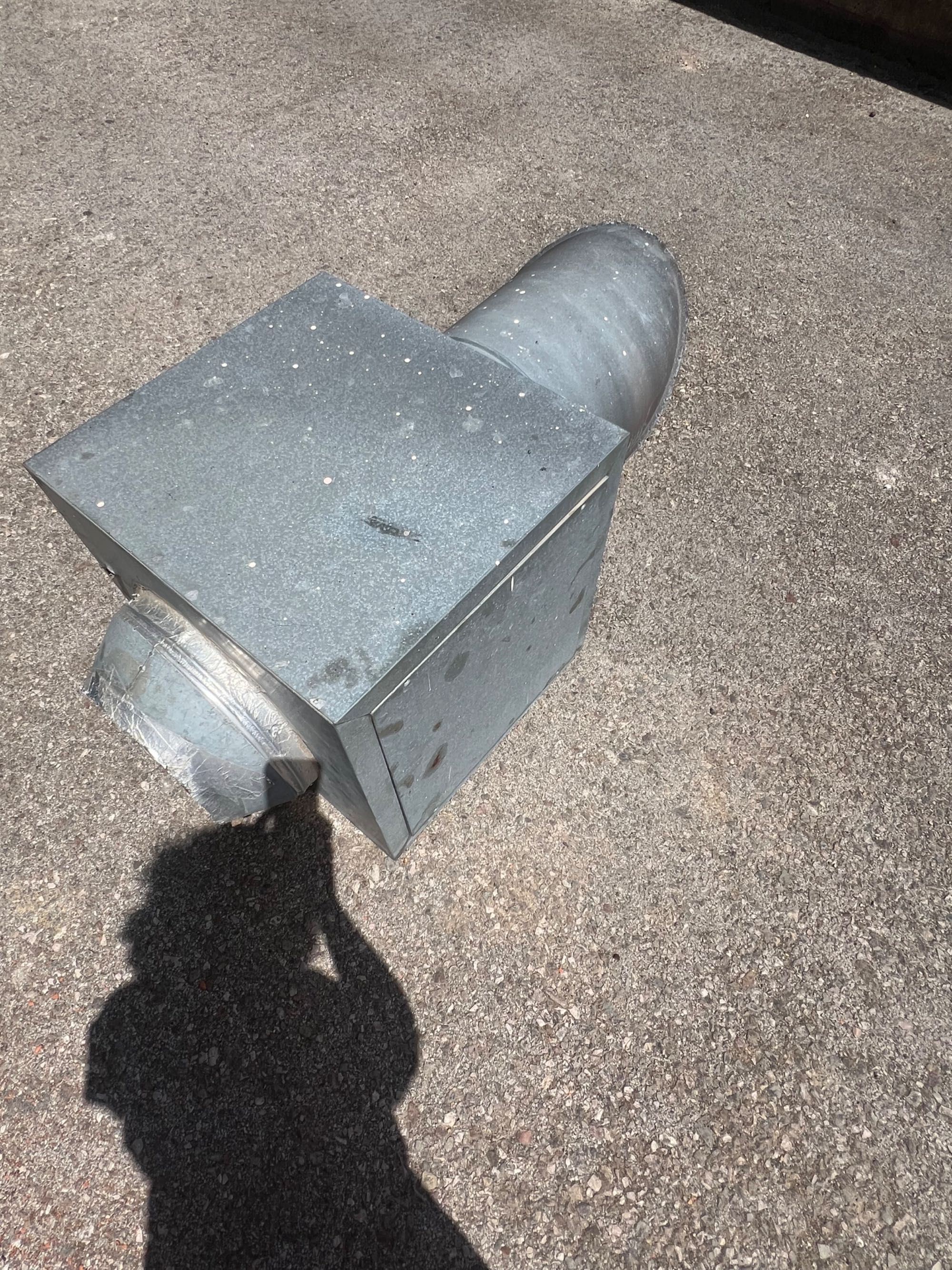 Extrator de fumos industrial em ótimo estado