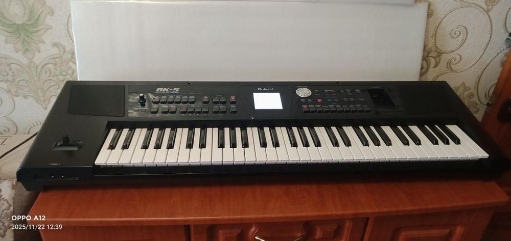 Продам синтезатор Roland bk 5
