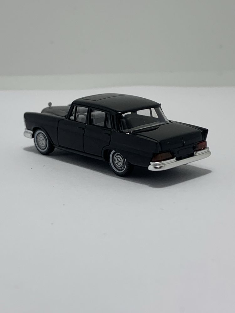 Mercedes 220 S da Wiking escala 1/87