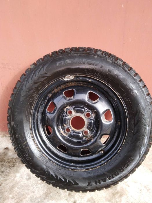 Зимова шипована гума Nokian