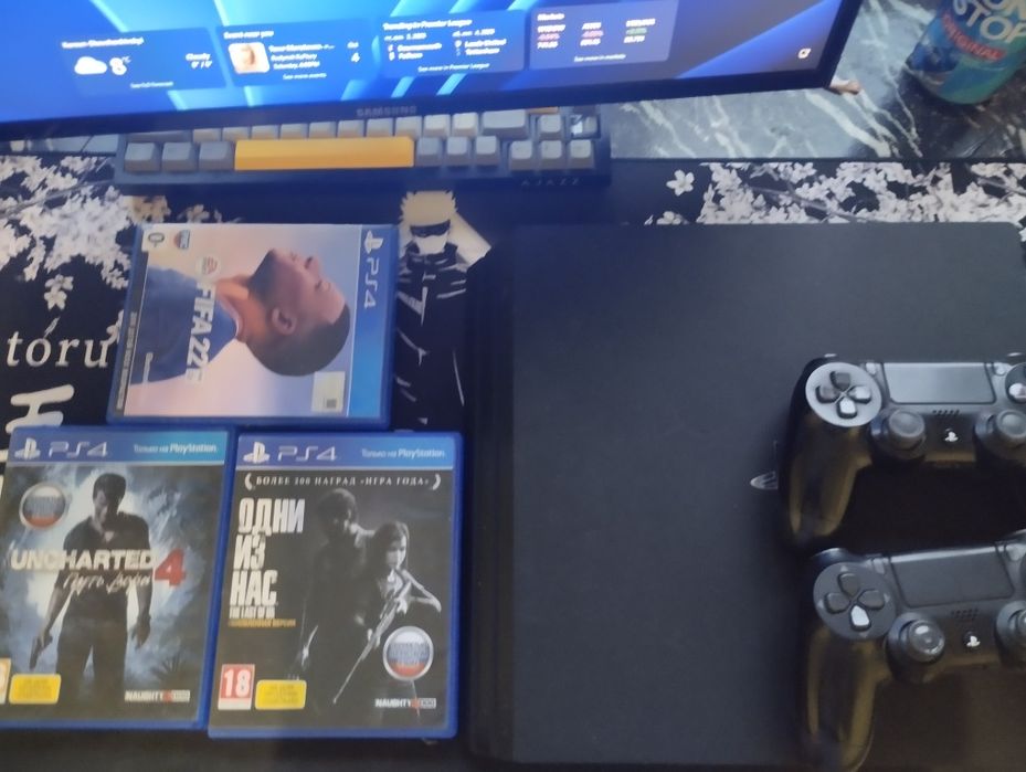 Playstation 4 pro з 3 іграми і 2 джойстиками в ідеальному стані