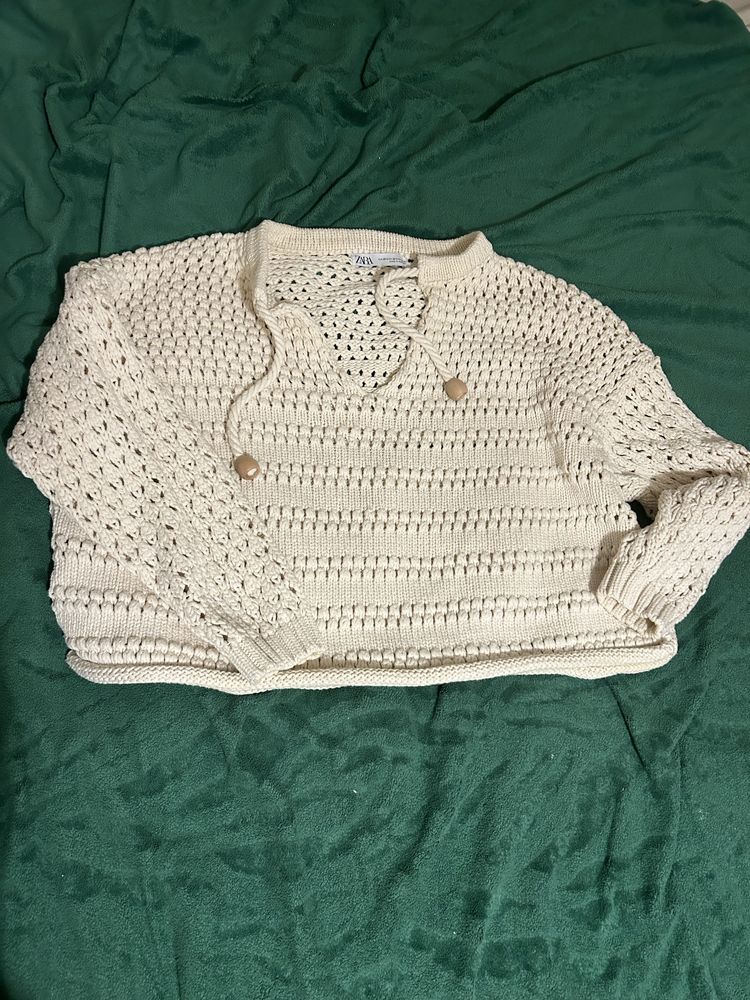 Sweter azurowy haftowany oversize ecru