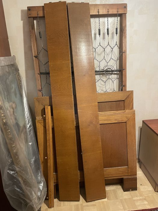 Łóżko drewniane na sprężynach stare