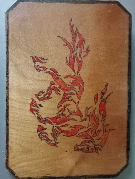 Детский стульчик, вешалка под полотенца, разделочная доска , картина.