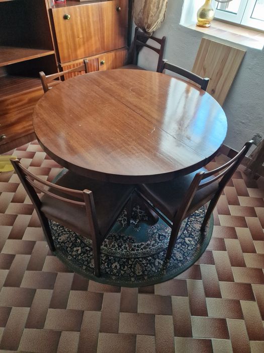 Mesa redonda + 4 cadeiras