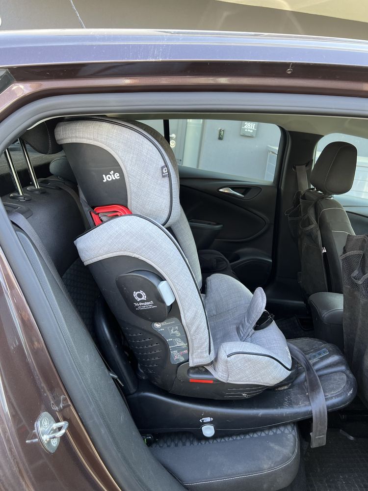 Fotelik samochodowy Joie Stages 0-25kg z bazą isofix