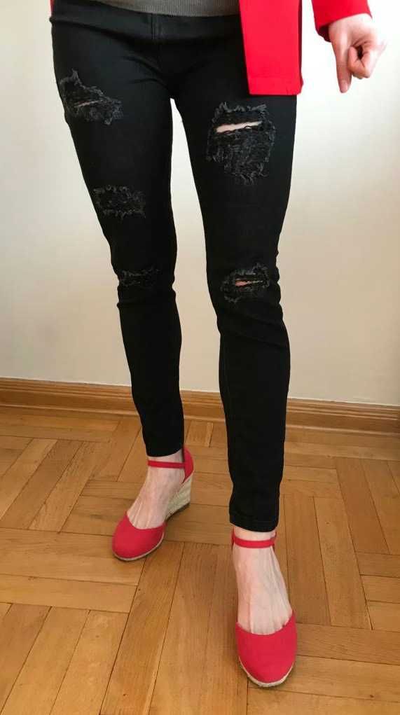 Spodnie czarne jeans z przetarciami dziurami